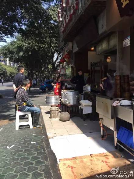成都市政府最新人事任免及小巷独特小店揭秘
